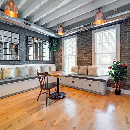 Top Floor In The Heart Of West Town! Perfect For Any Group And Pet Friendly! Apts