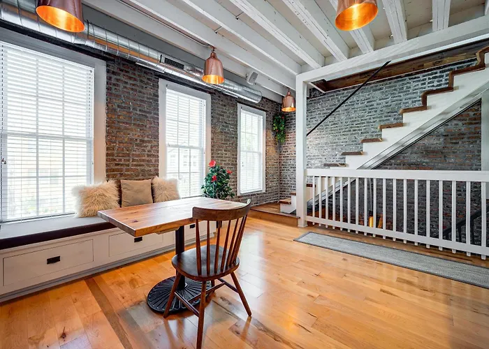 Floor In The Heart Of West Town! Perfect For Any Group And Pet Friendly! Apts Chicago